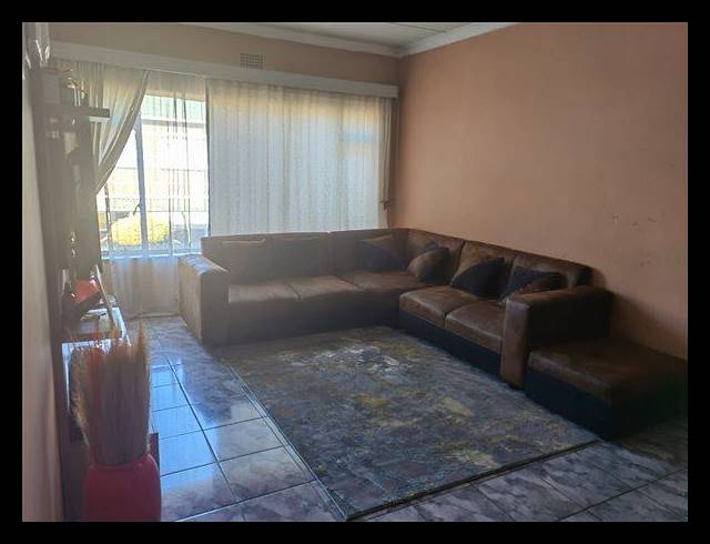 2 BEDROOM APARTMENT FOR SALE IN KEMPTON PARK CENTRAL